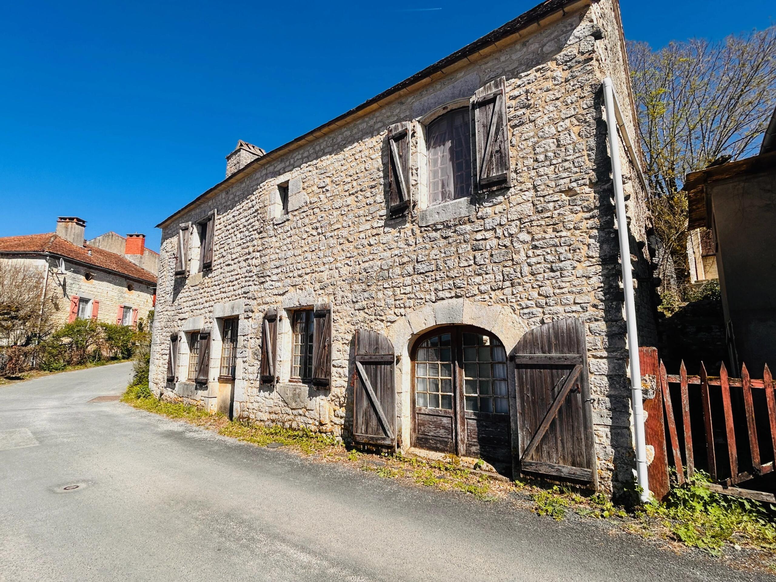 3 bed Village house with secret courtyard and terrace near Gourdon, Lot (46310), Midi-Pyrénées – France – BVI85147