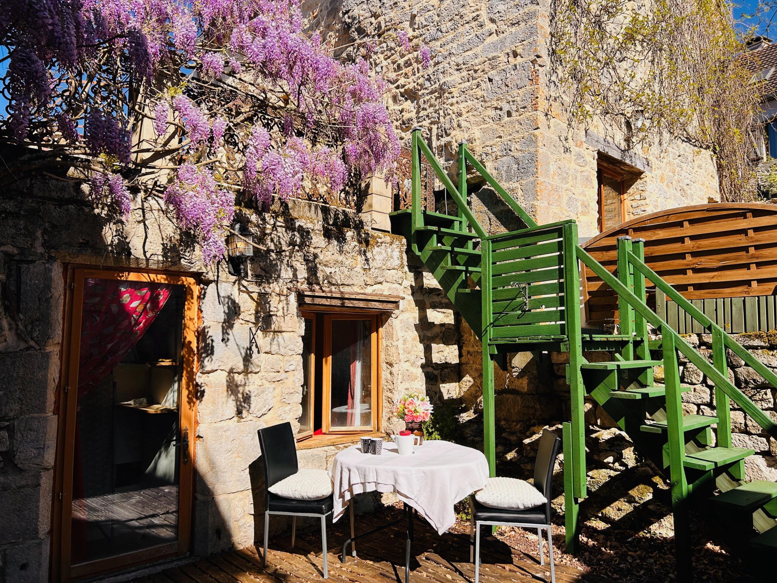 3 bed Village house with secret courtyard and terrace near Gourdon, Lot (46310), Midi-Pyrénées – France – BVI85147