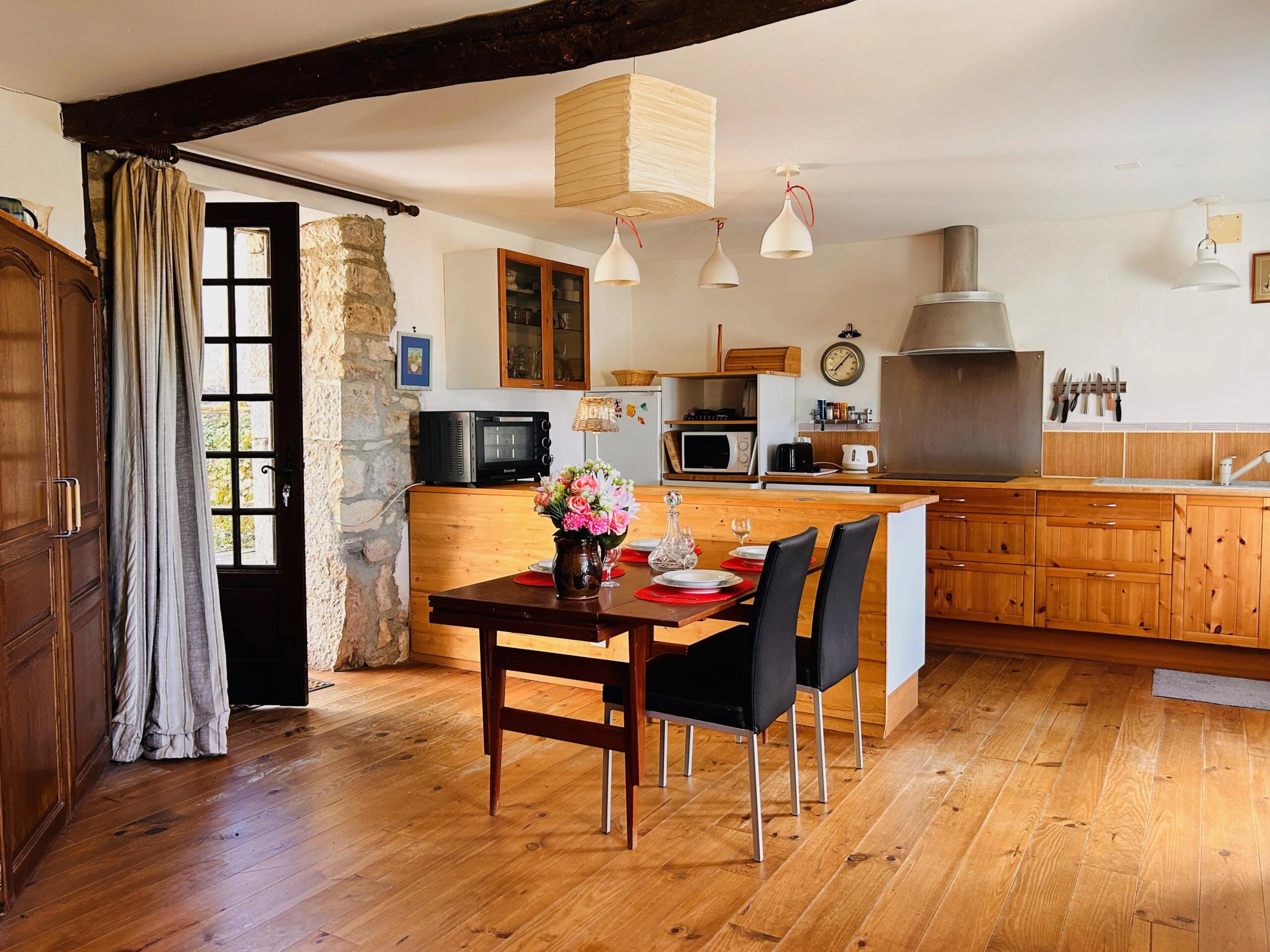 3 bed Village house with secret courtyard and terrace near Gourdon, Lot (46310), Midi-Pyrénées – France – BVI85147