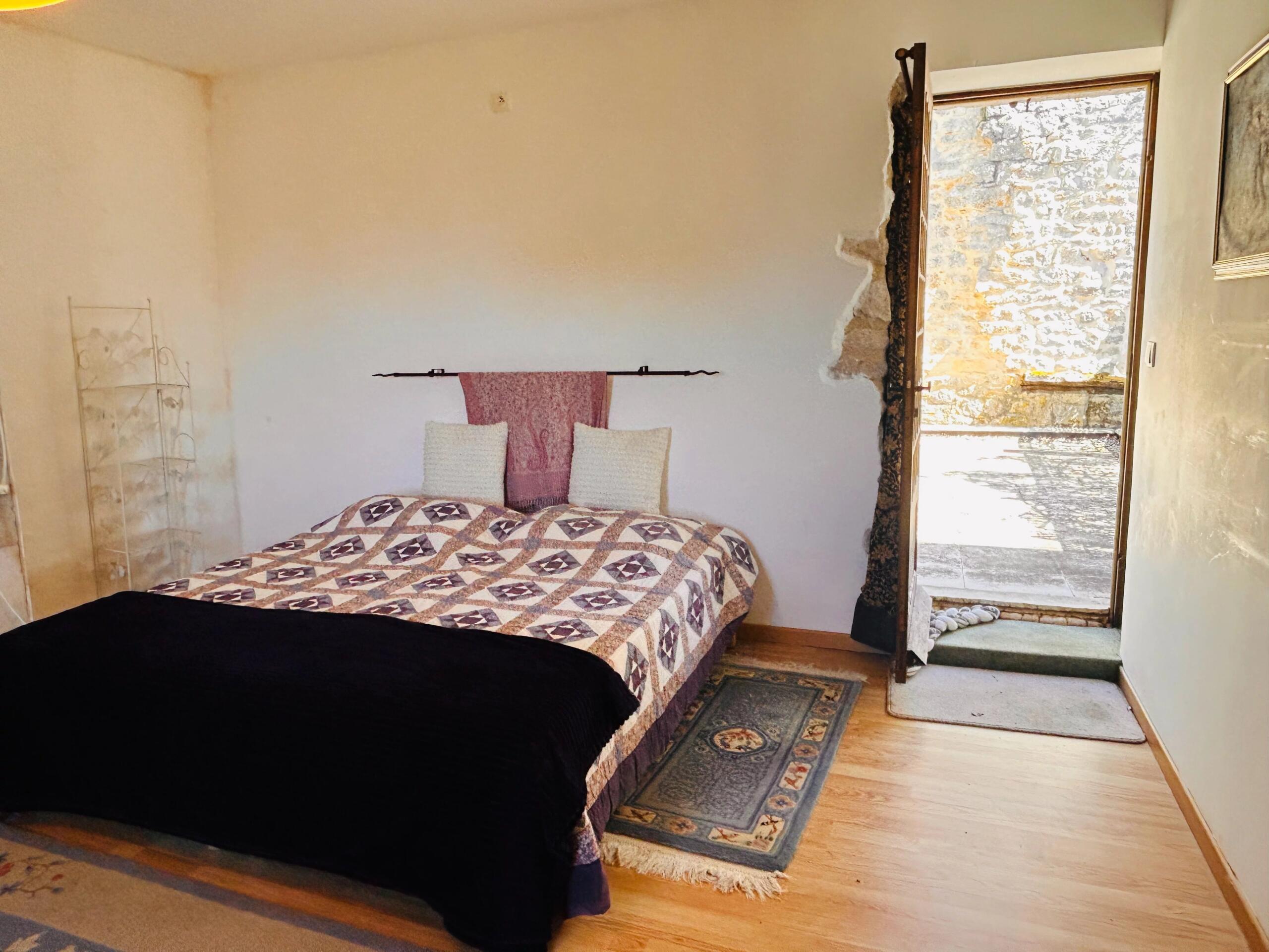 3 bed Village house with secret courtyard and terrace near Gourdon, Lot (46310), Midi-Pyrénées – France – BVI85147