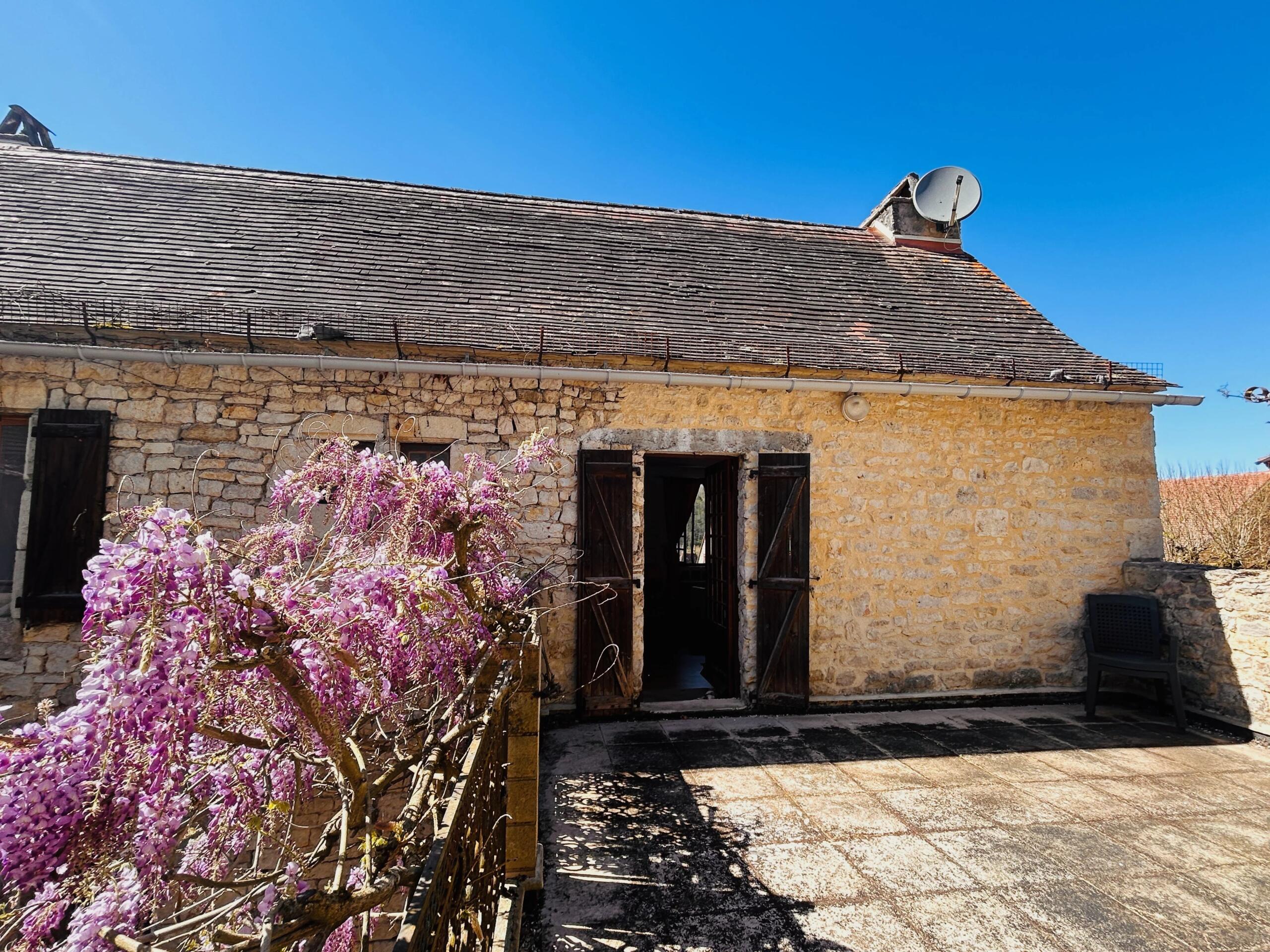 3 bed Village house with secret courtyard and terrace near Gourdon, Lot (46310), Midi-Pyrénées – France – BVI85147