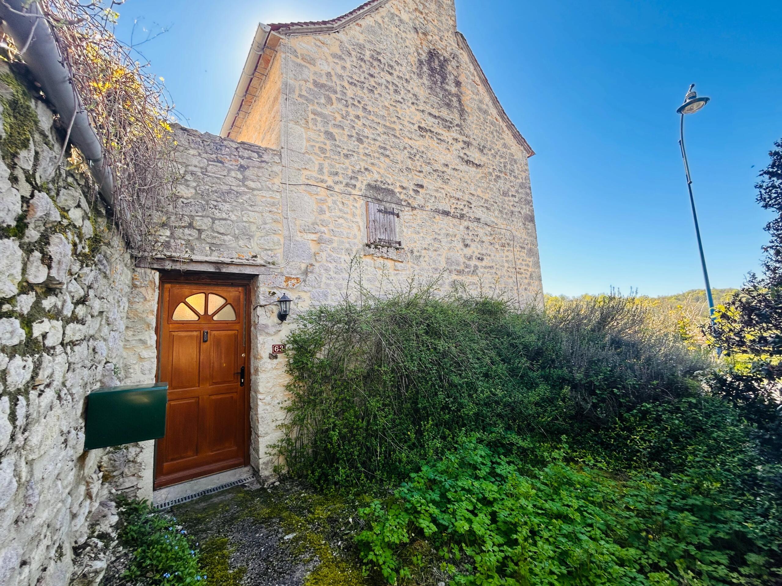 3 bed Village house with secret courtyard and terrace near Gourdon, Lot (46310), Midi-Pyrénées – France – BVI85147