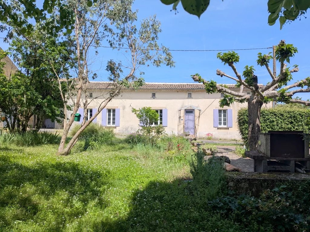 Lovely stone farmhouse with land and large barns, Poitou-Charentes – France – BVI85436