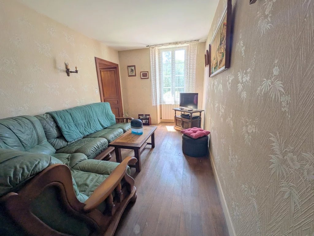 Lovely stone farmhouse with land and large barns, Poitou-Charentes – France – BVI85436