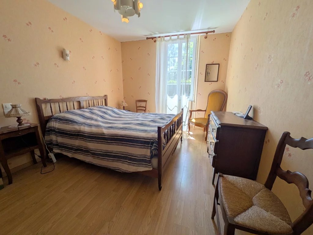 Lovely stone farmhouse with land and large barns, Poitou-Charentes – France – BVI85436