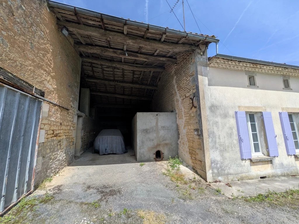 Lovely stone farmhouse with land and large barns, Poitou-Charentes – France – BVI85436