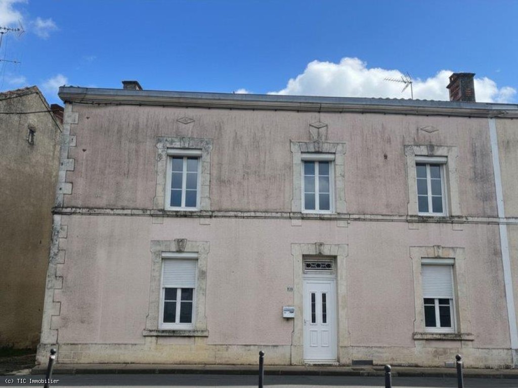 4 bedroom House in Aunac, France – r7484