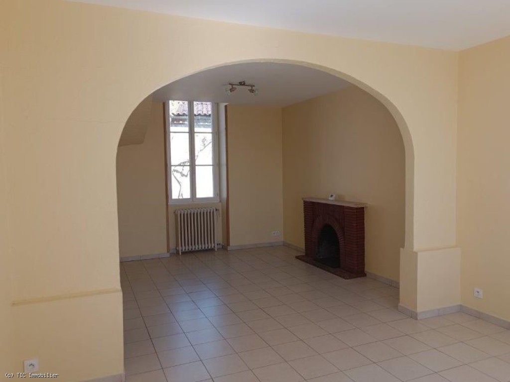 4 bedroom House in Aunac, France – r7484