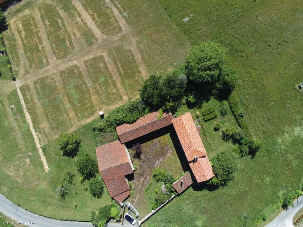 3 bedroom House in Ruffec, France – r7483