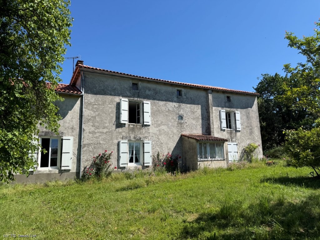 3 bedroom House in Ruffec, France – r7483