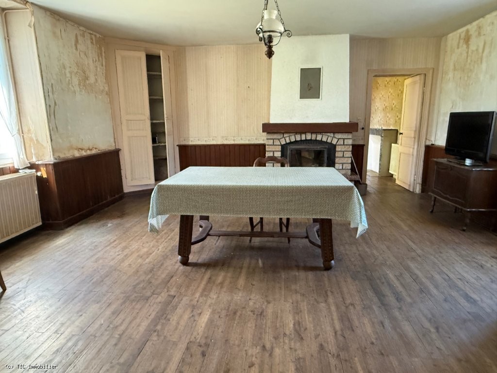 3 bedroom House in Ruffec, France – r7483
