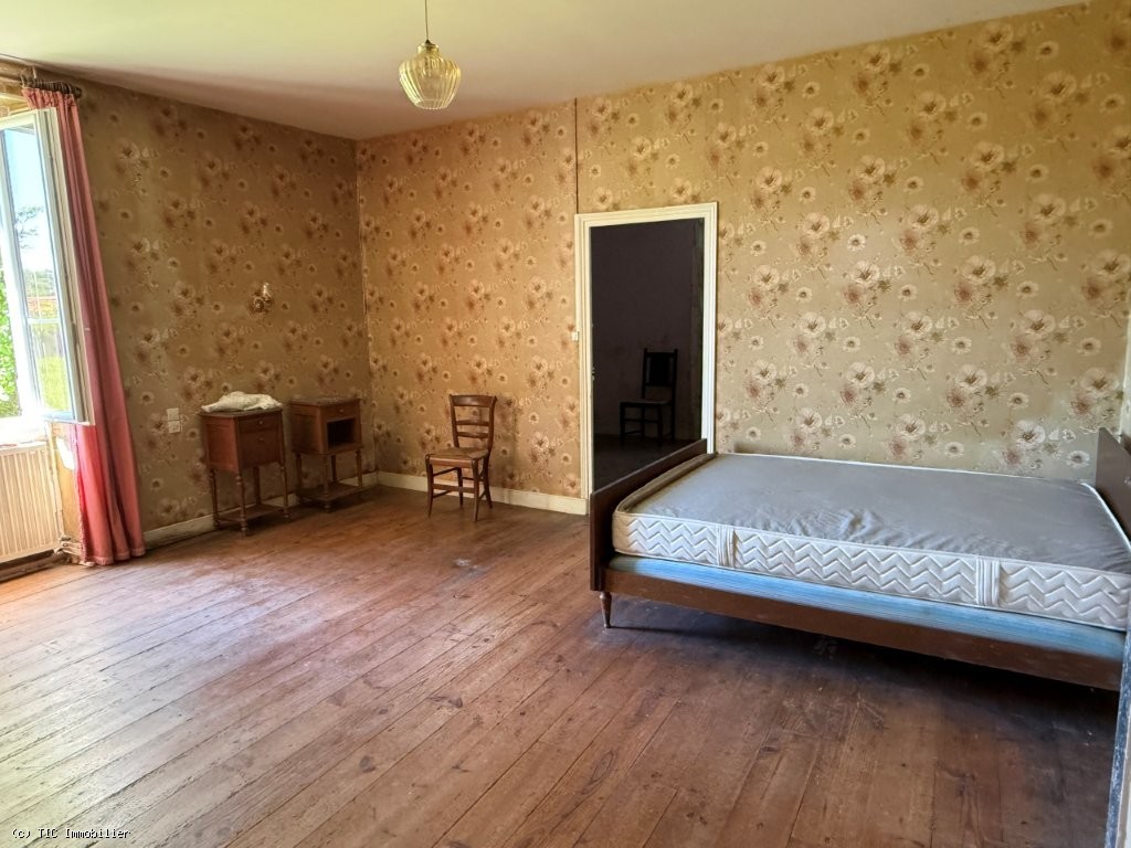 3 bedroom House in Ruffec, France – r7483