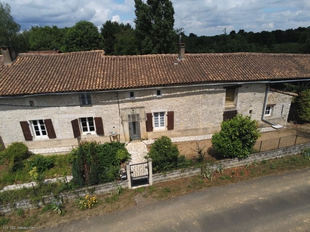 3 bedroom House in Ruffec, France – r7480