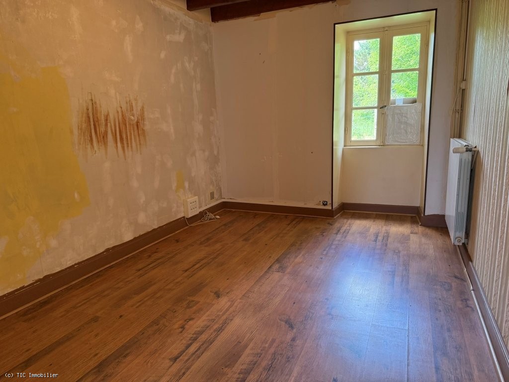 3 bedroom House in Ruffec, France – r7480