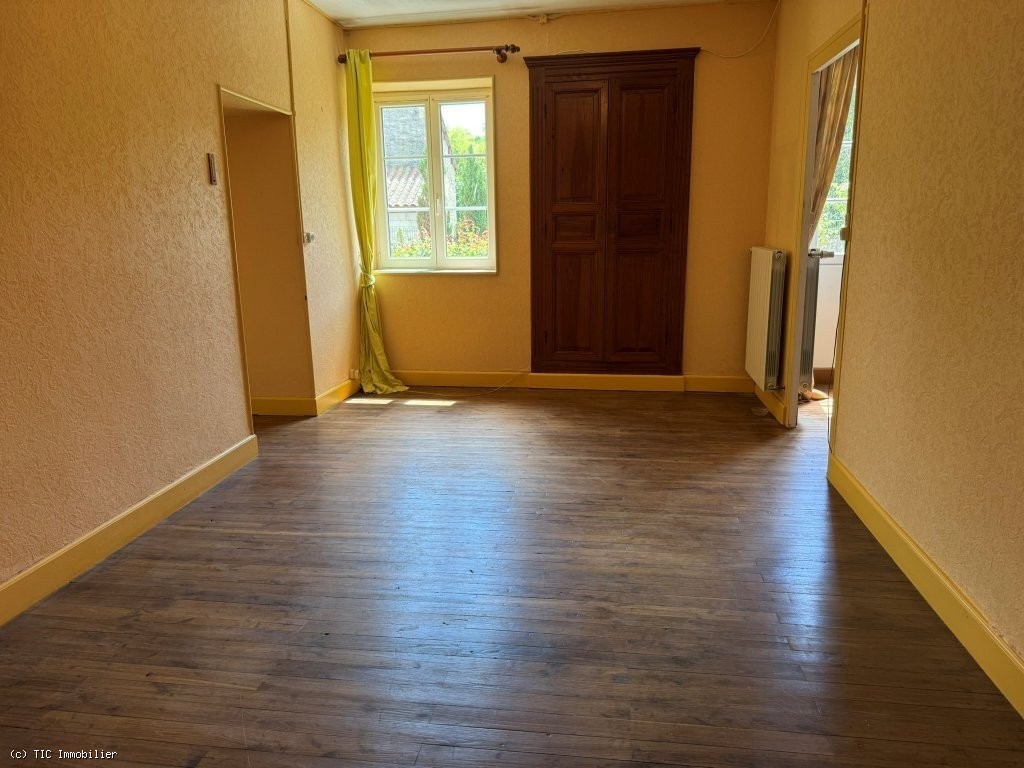 3 bedroom House in Ruffec, France – r7480