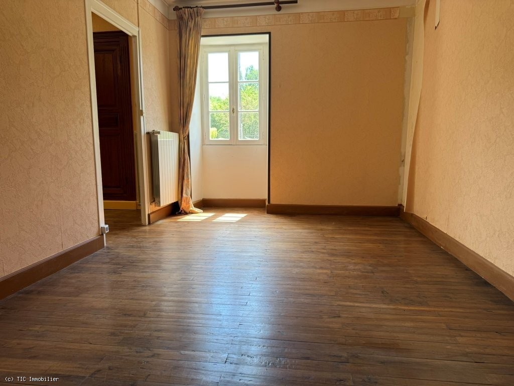3 bedroom House in Ruffec, France – r7480