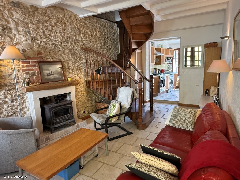 2 bedroom House in Civray, France – r7474