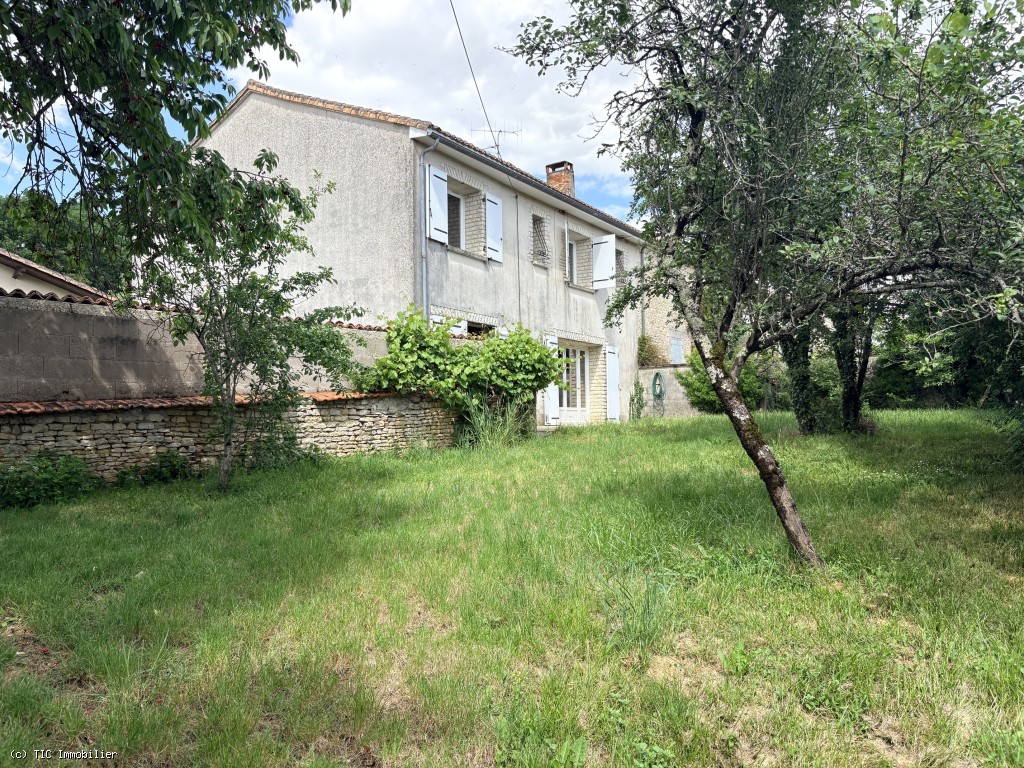 4 bedroom House in Aunac, France – r7472