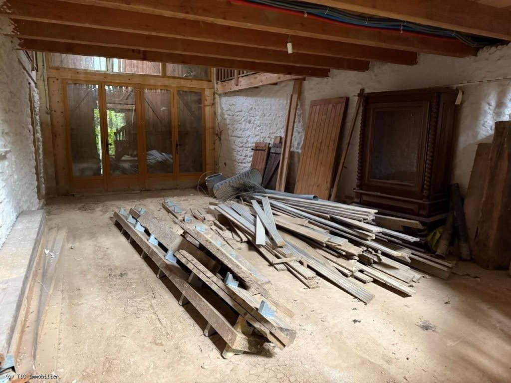 4 bedroom House in Verteuil-Sur-Charente, France – r7412