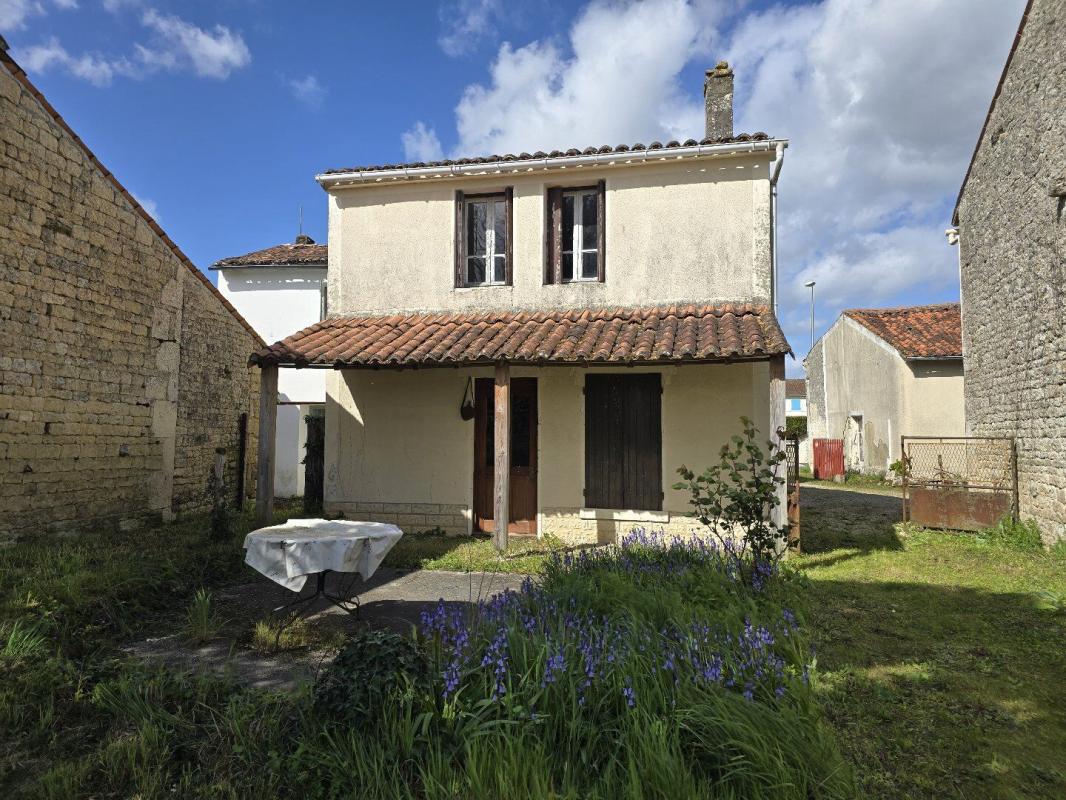 7 bedroom maison de village in Coivert, Charente-Maritime, France