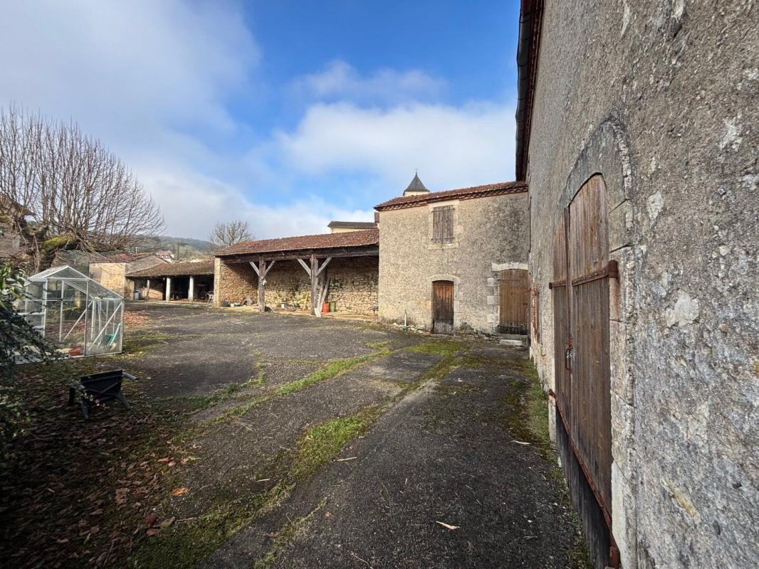 6 bedroom corps de ferme in Lamagdelaine, Lot, France