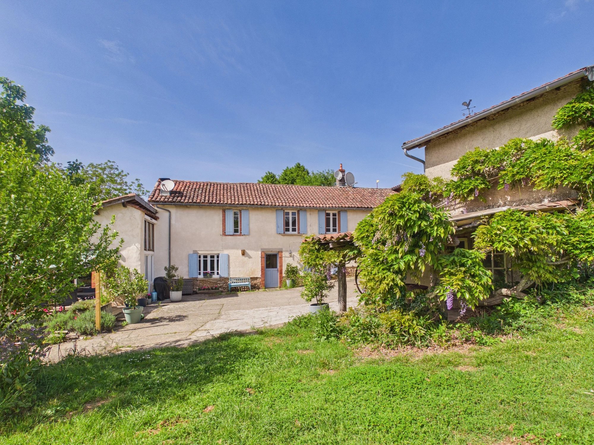 Albi: Farmhouse with gite business, Midi-Pyrénées – France – BVI84812