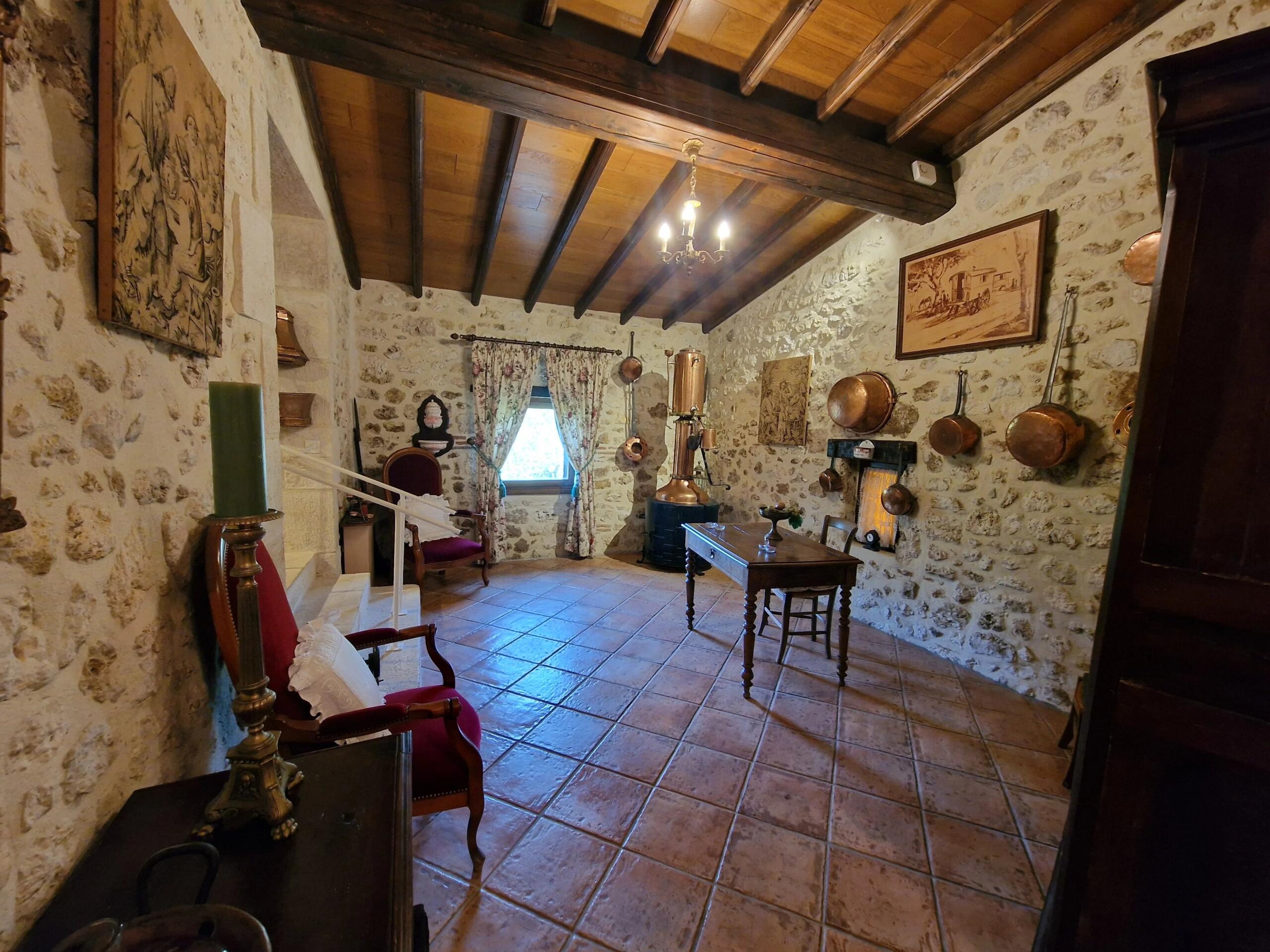 Farmhouse in dominant position with views and privacy, Aquitaine – France – BVI85243