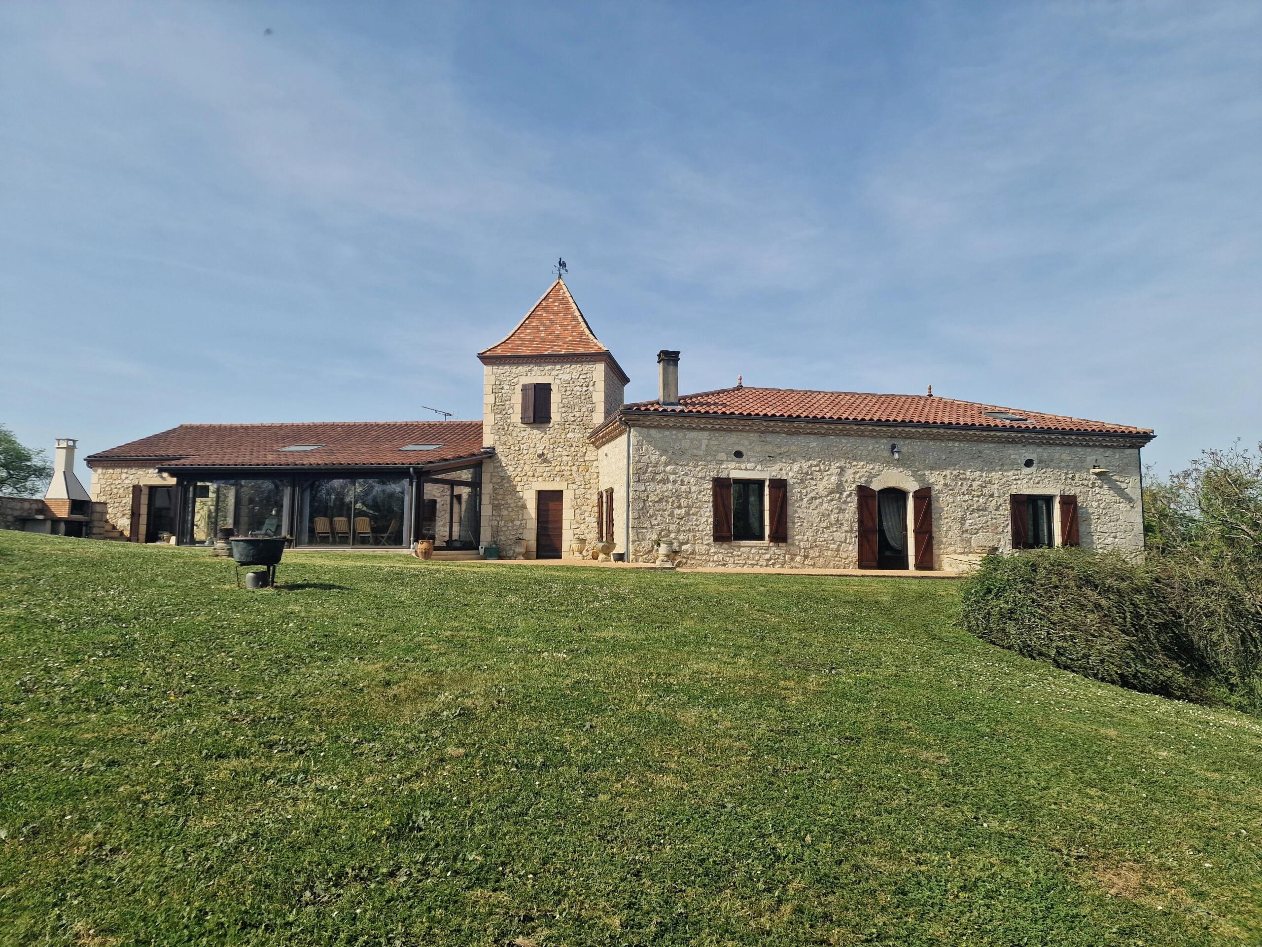Farmhouse in dominant position with views and privacy, Aquitaine – France – BVI85243