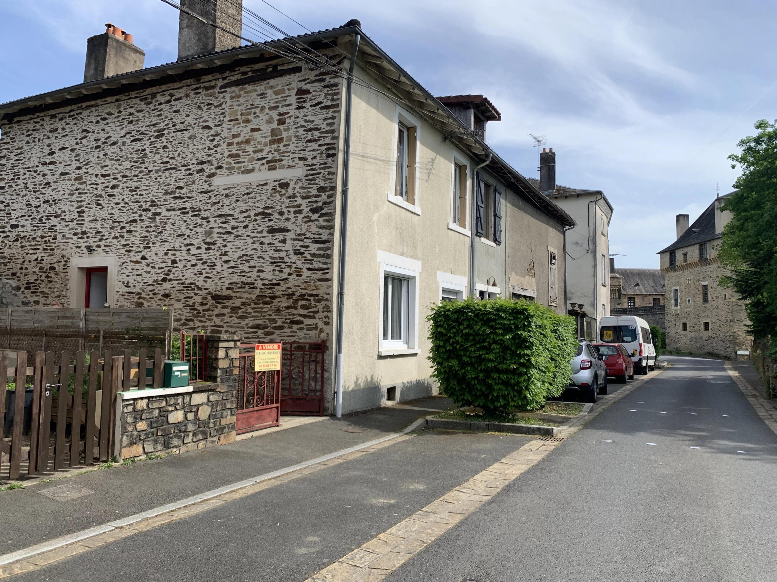 Charming 2 Bed Village Home with Garden & Château Views, Aquitaine – France – BVI85468
