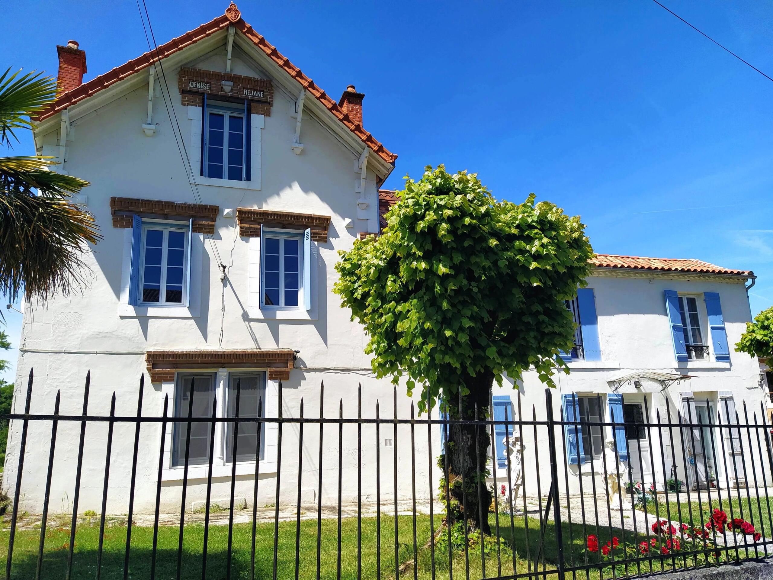 Exceptional Townhouse Estate with Guest Houses and Events Venue, Aquitaine – France – BVI85386