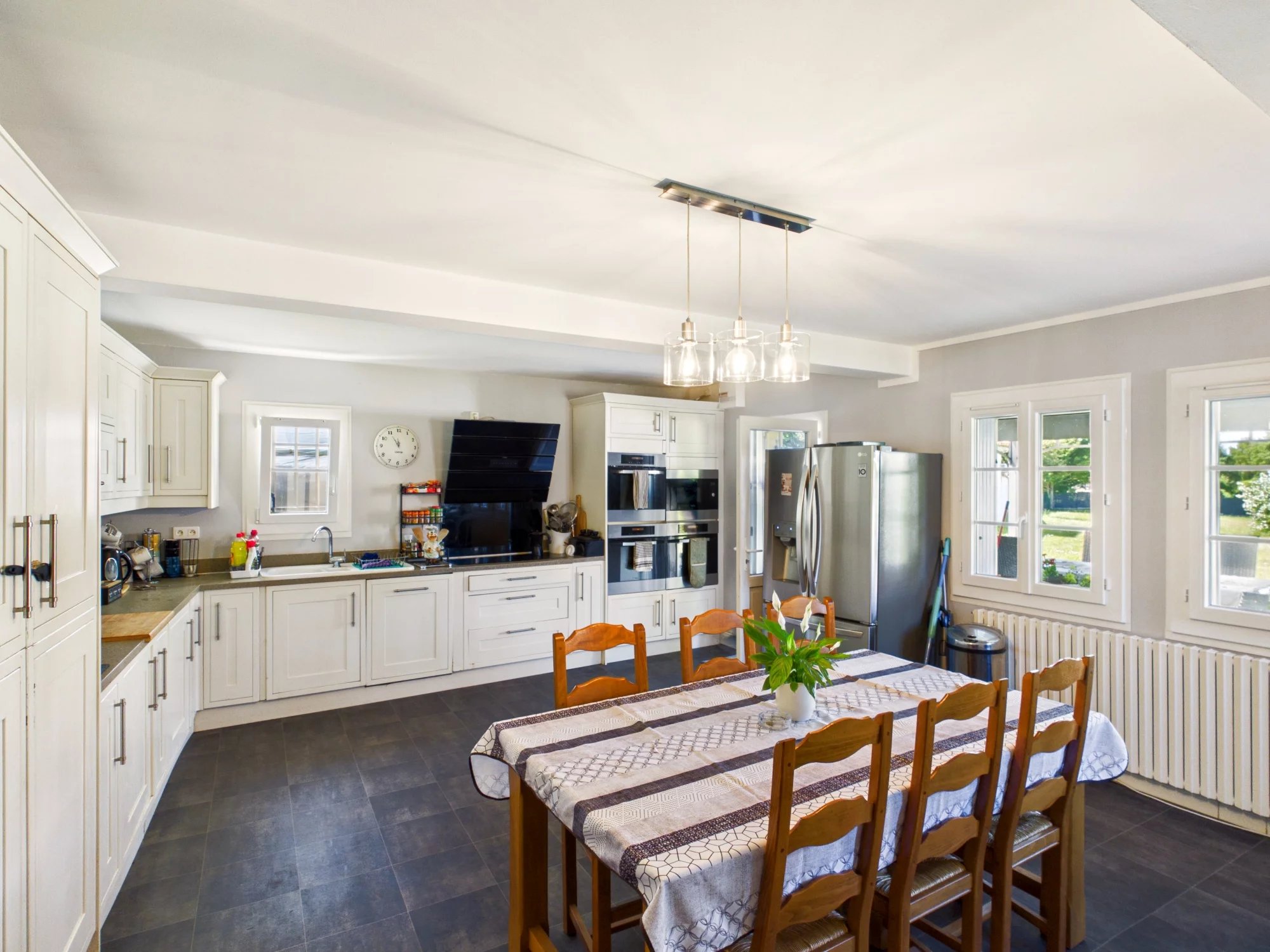 Exceptional Townhouse Estate with Guest Houses and Events Venue, Aquitaine – France – BVI85386