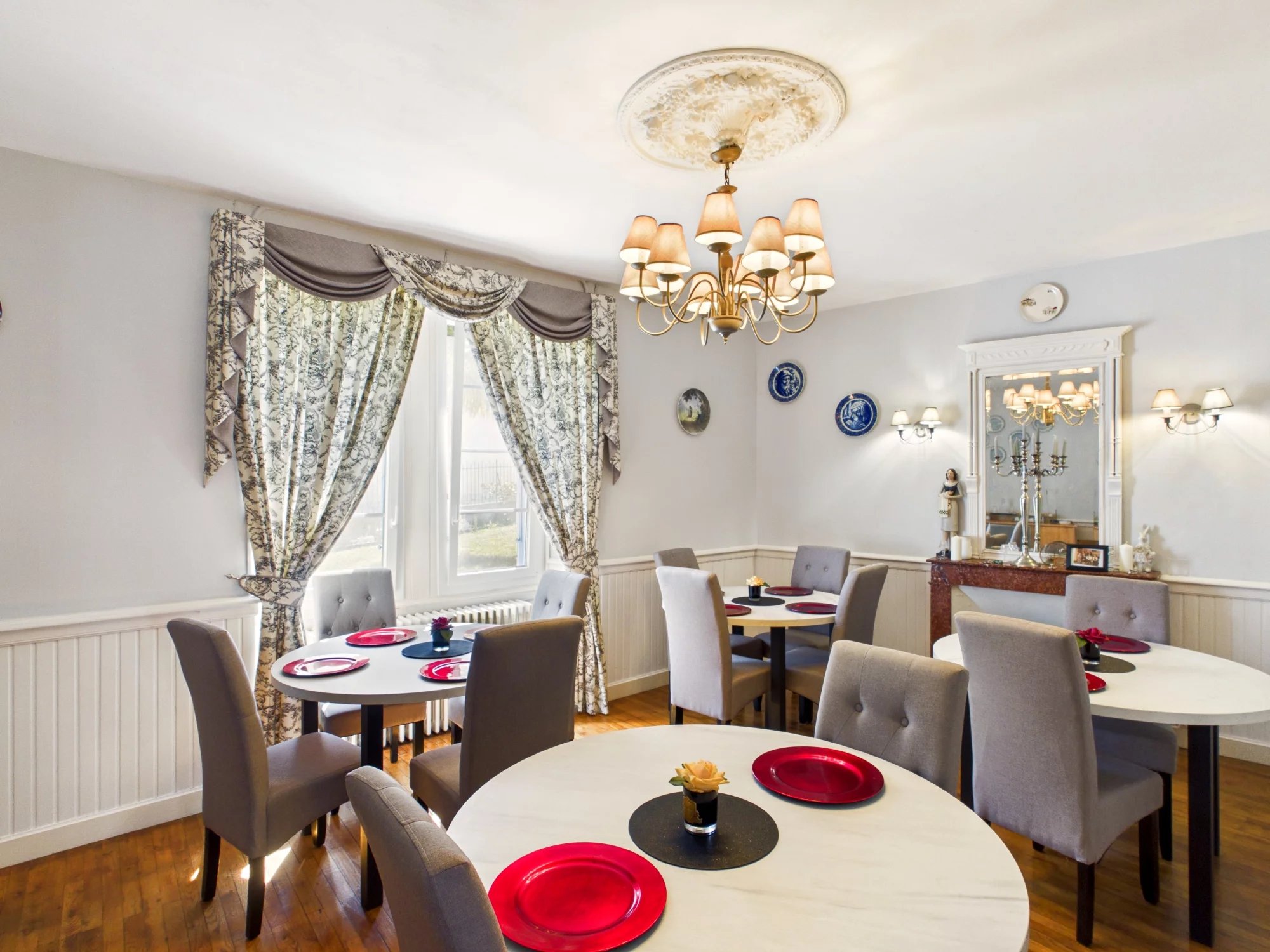 Exceptional Townhouse Estate with Guest Houses and Events Venue, Aquitaine – France – BVI85386