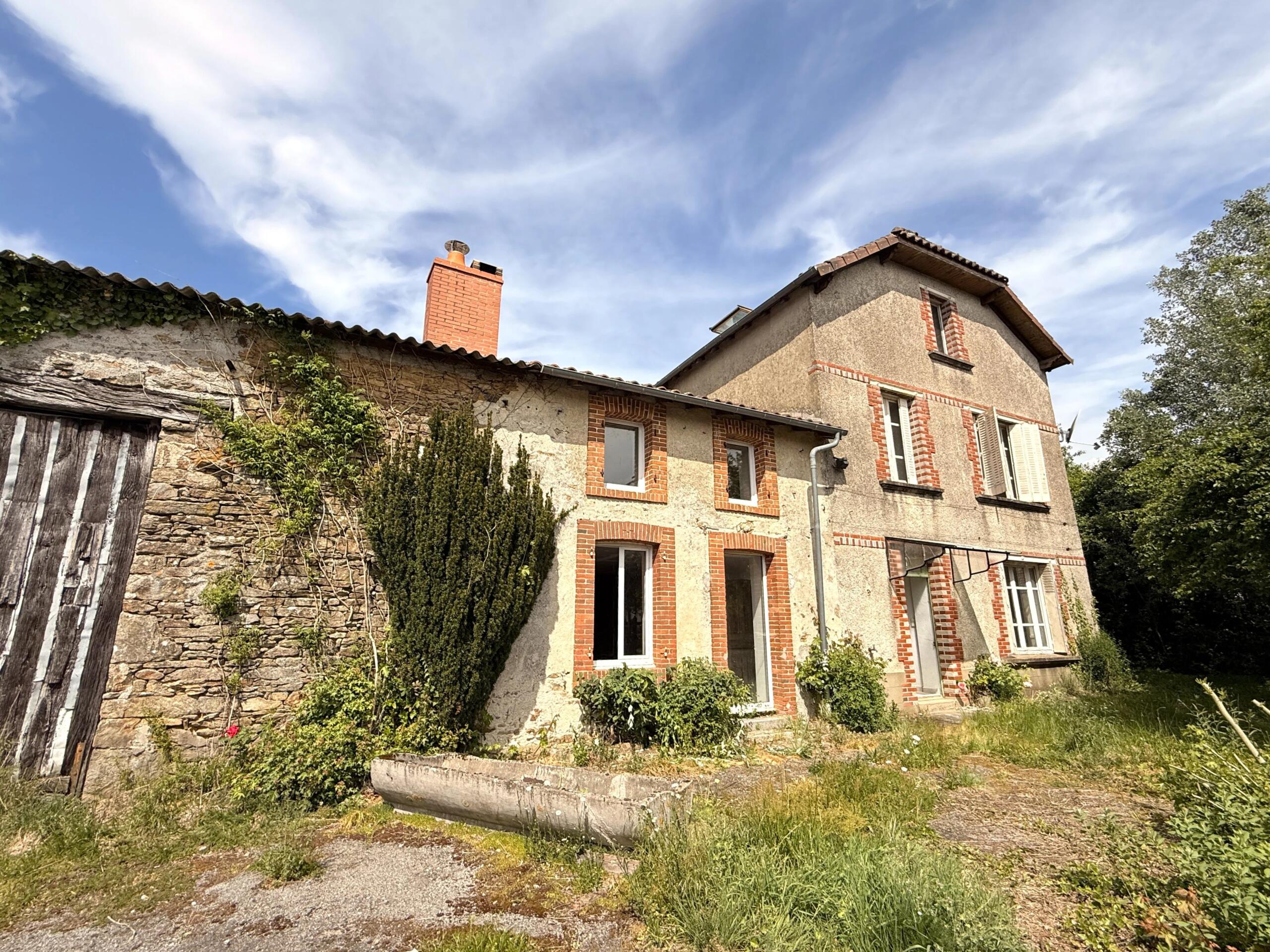Village property with 3.4 hectares, barn and pool, Limousin – France – BVI85465