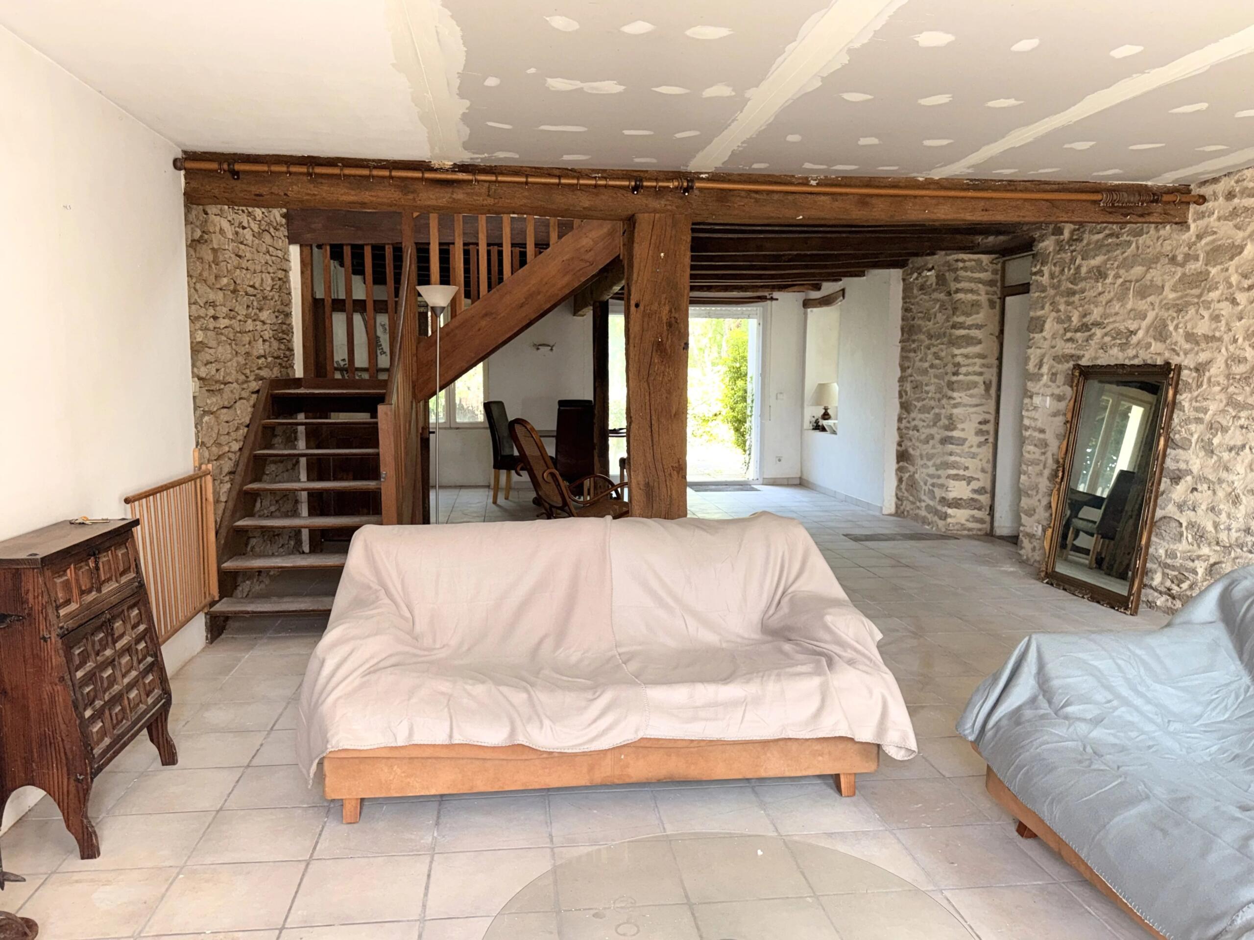 Village property with 3.4 hectares, barn and pool, Limousin – France – BVI85465