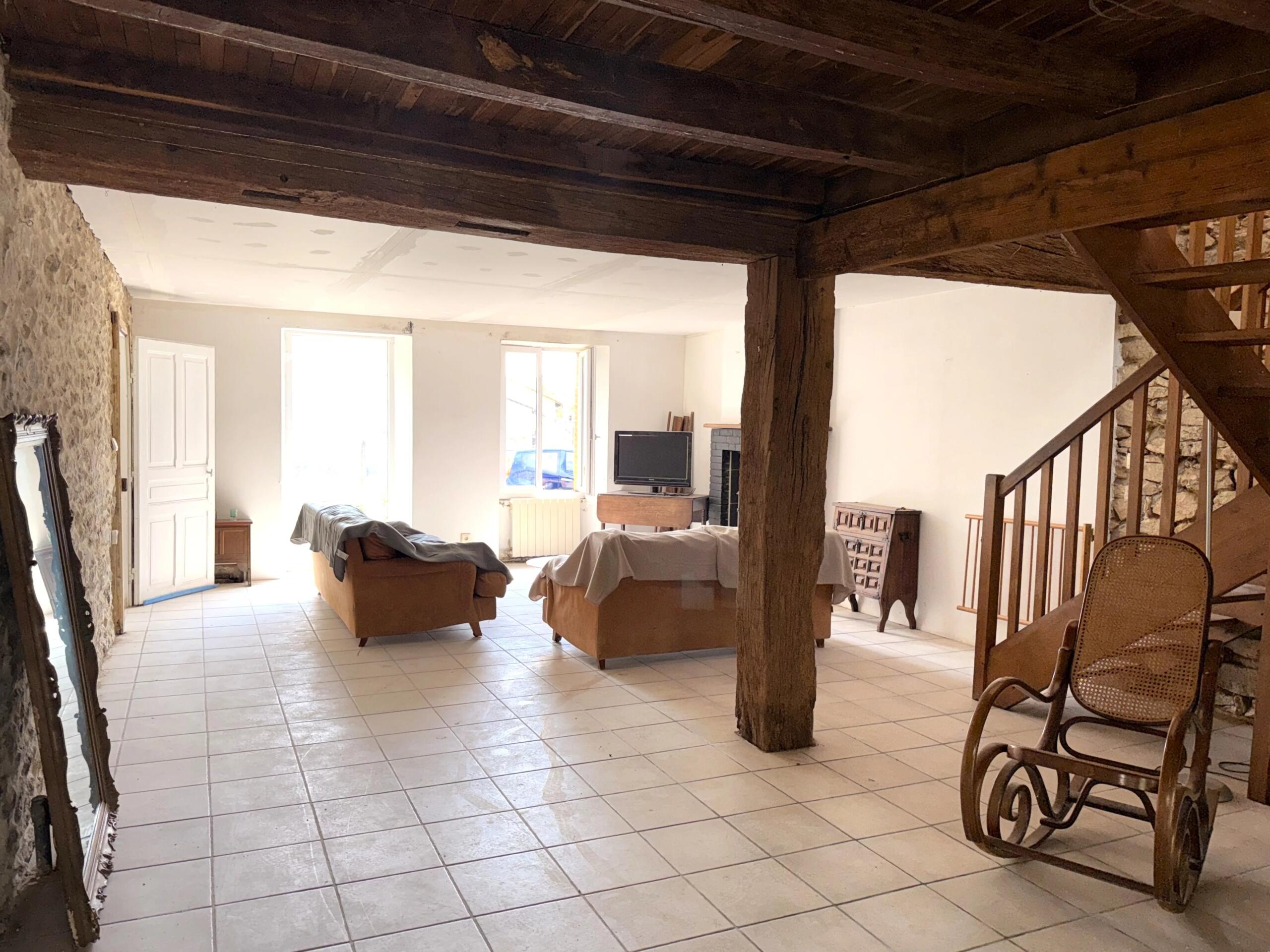 Village property with 3.4 hectares, barn and pool, Limousin – France – BVI85465