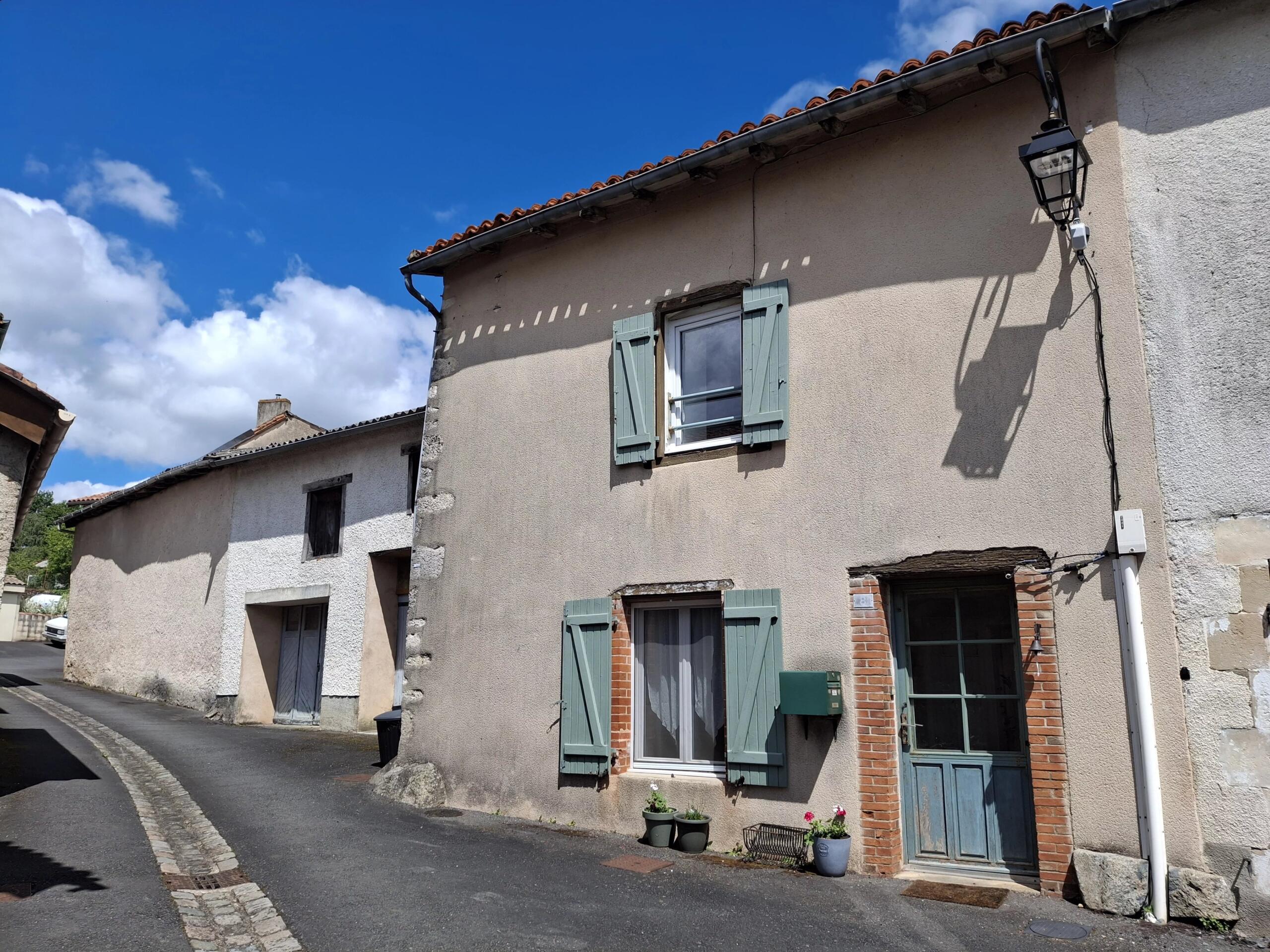 Perfect lock up and leave or permanent home with amenities close by, Poitou-Charentes – France – BVI85612