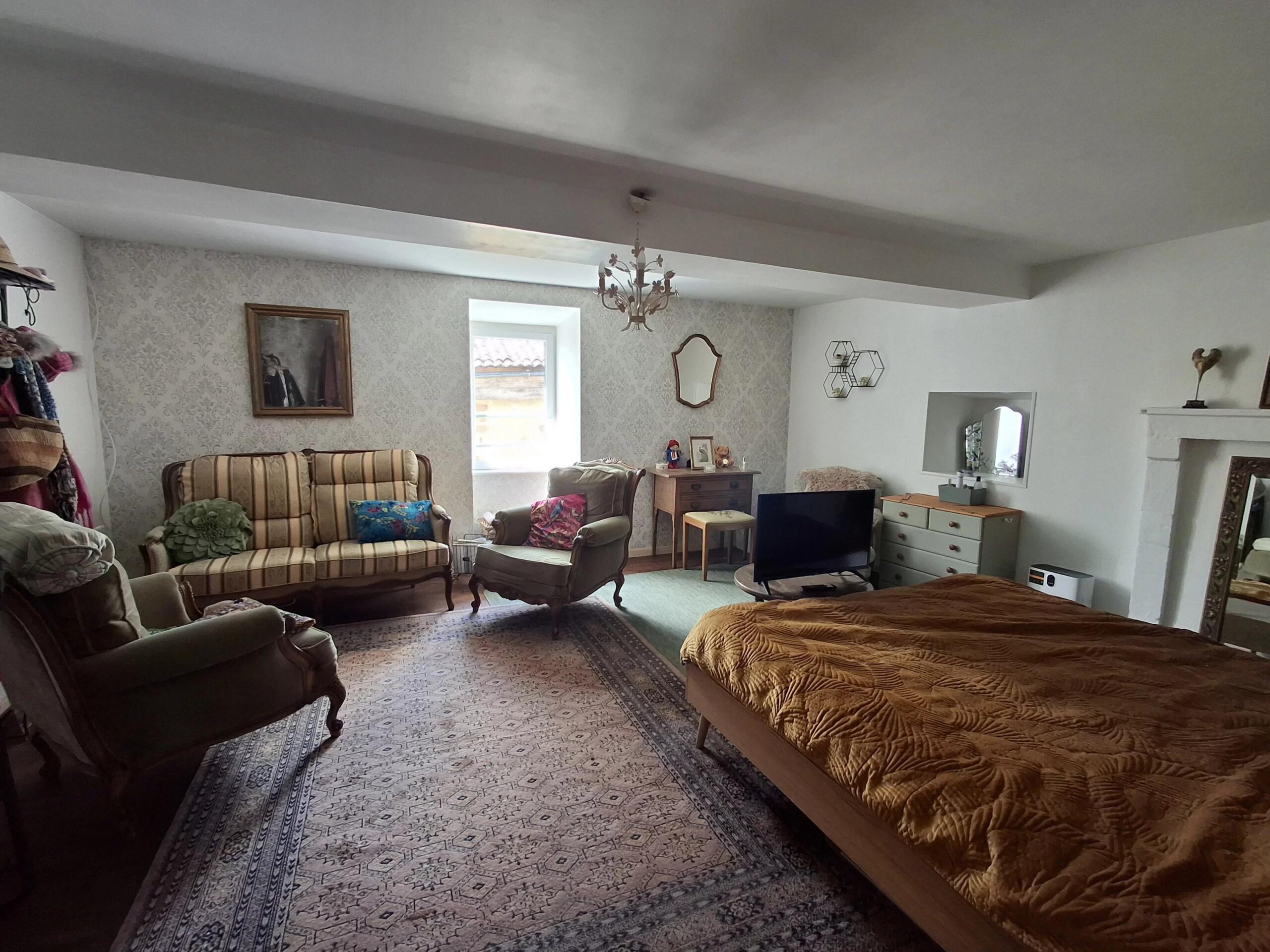 Perfect lock up and leave or permanent home with amenities close by, Poitou-Charentes – France – BVI85612