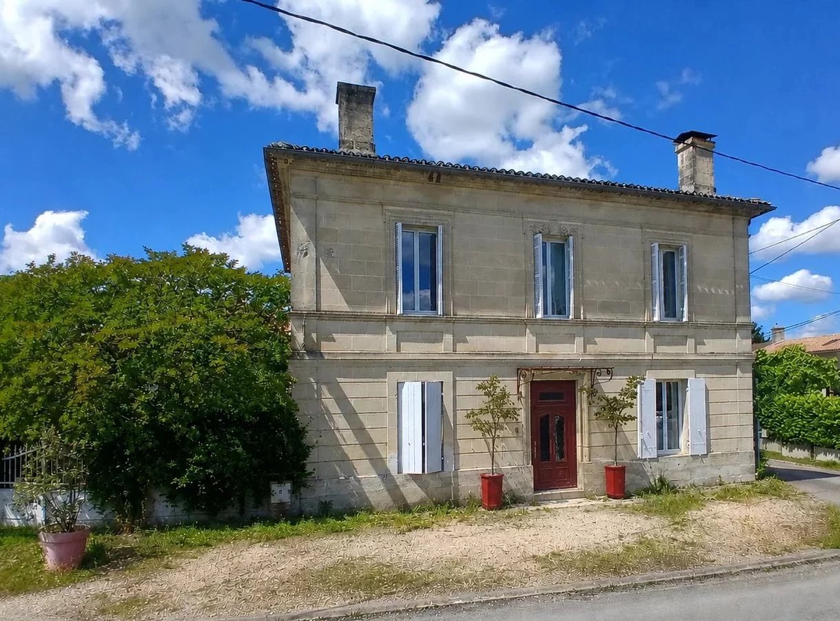 8 bedroom stone house, 3 guest houses, swimming pool and income potential, Aquitaine – France – BVI84791