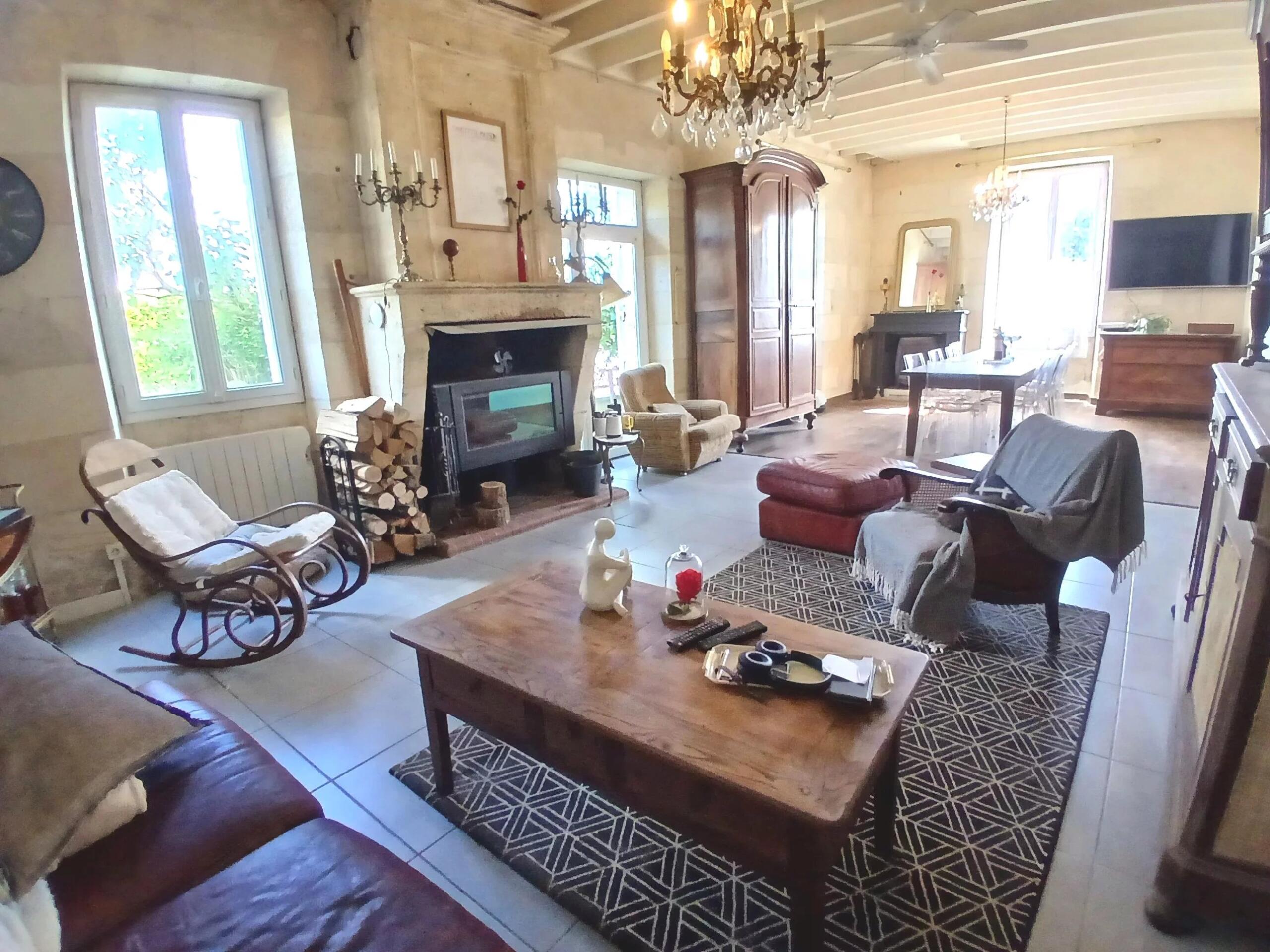 8 bedroom stone house, 3 guest houses, swimming pool and income potential, Aquitaine – France – BVI84791