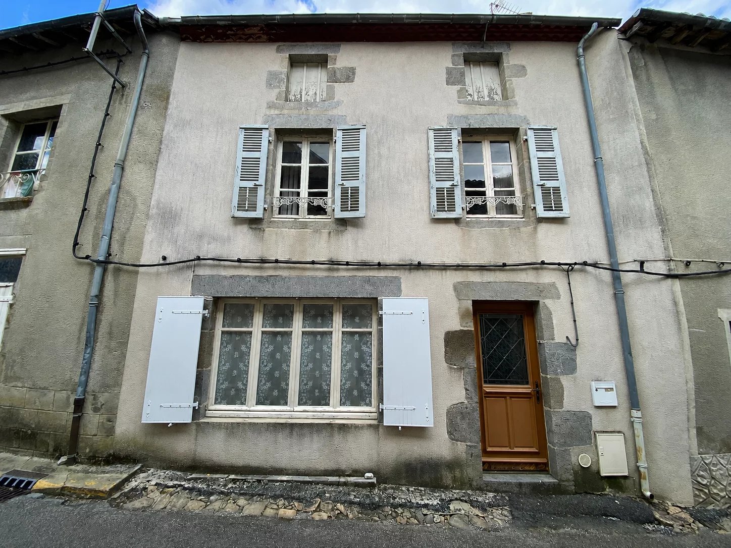 Charming  townhouse with a small garden, Limousin – France – BVI85648