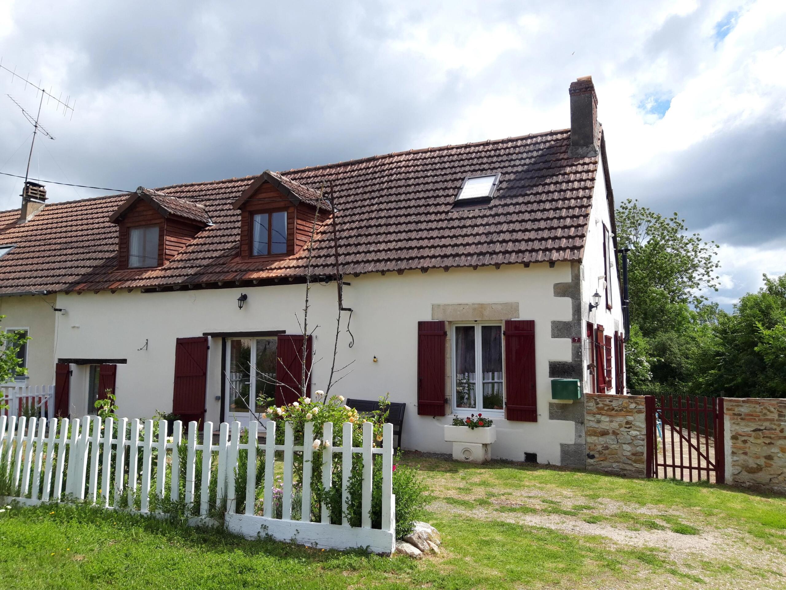 Pretty 3 bedroom cottage with outstanding views, Centre – France – BVI85593