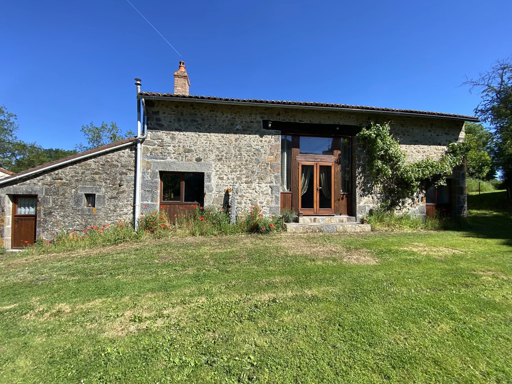 Beautifully renovated barn with character and exceptional living space, Limousin – France – BVI83988
