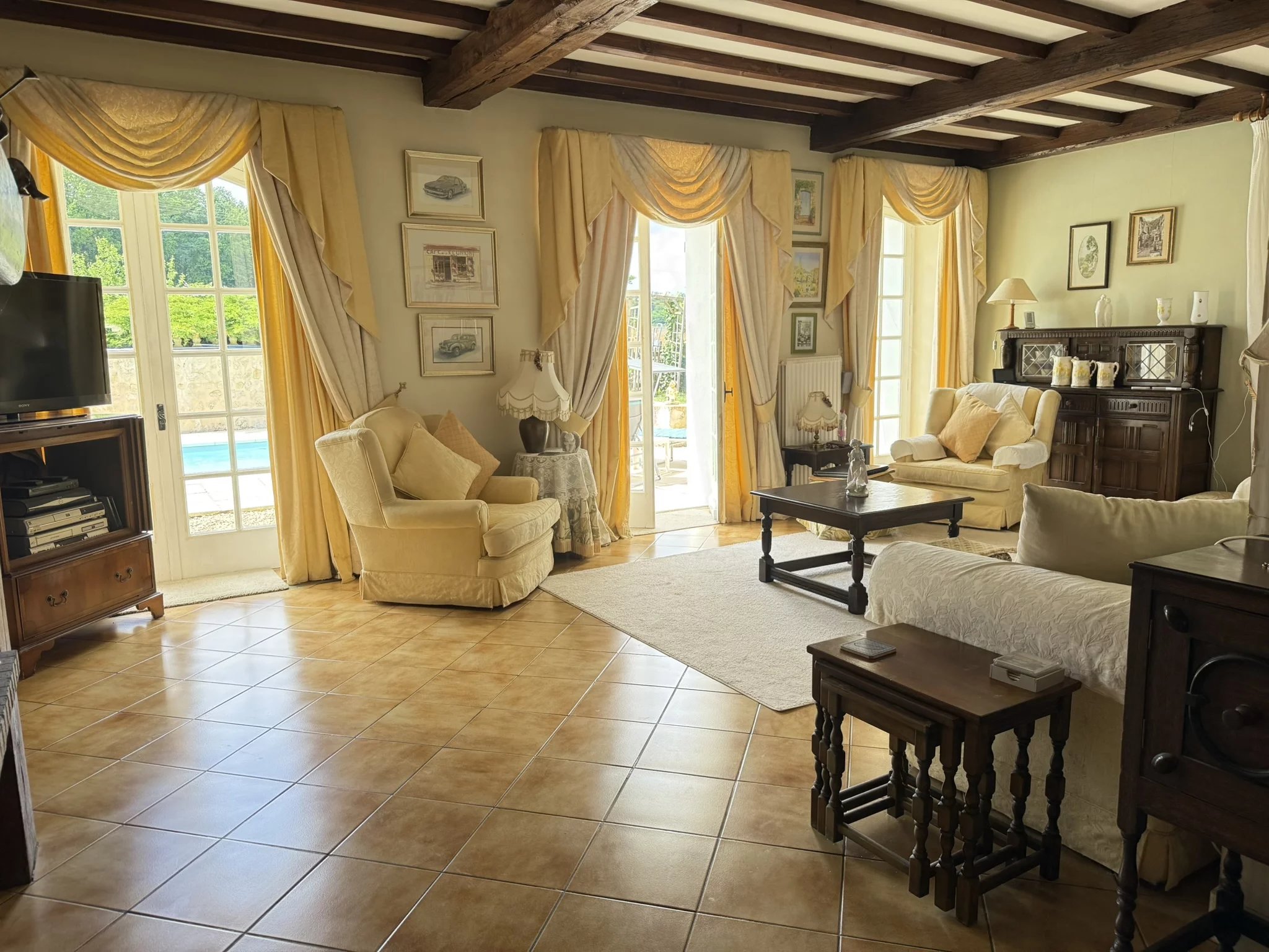Charming House with Private Pool & Stunning Gardens, Poitou-Charentes – France – BVI85481