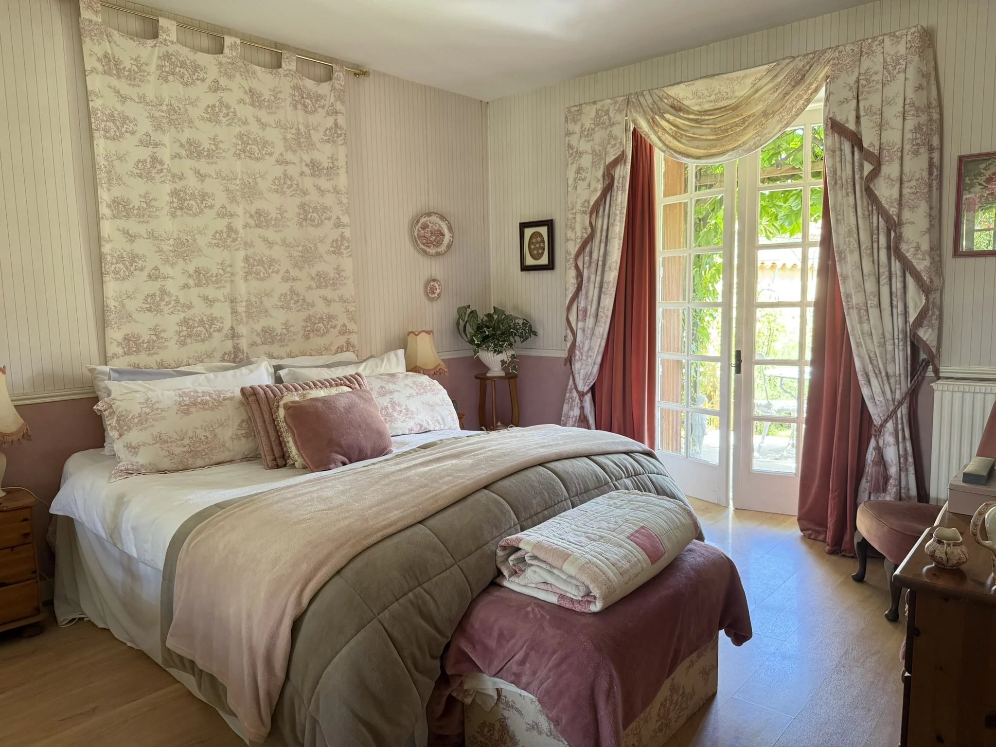 Charming House with Private Pool & Stunning Gardens, Poitou-Charentes – France – BVI85481