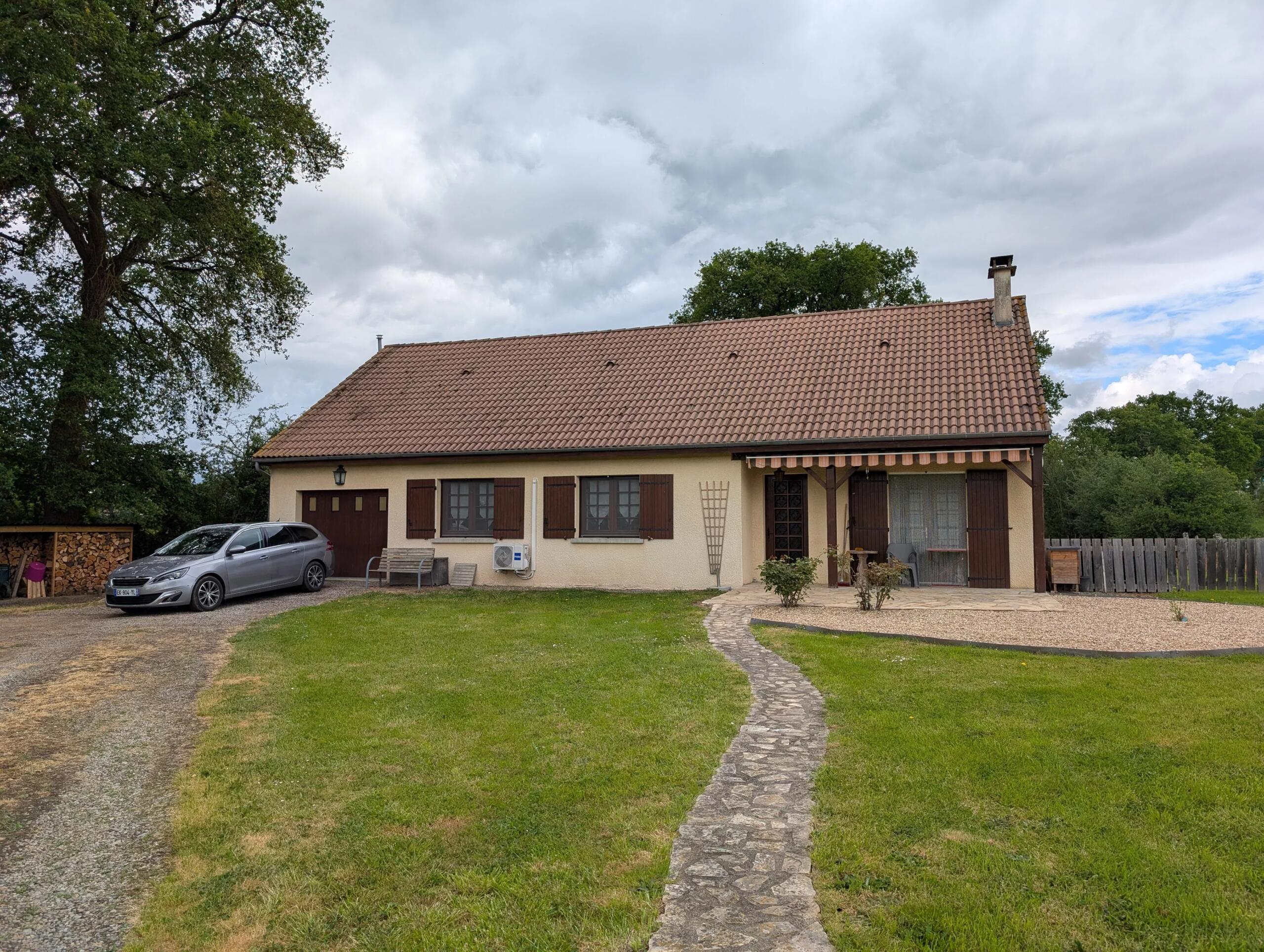 Bungalow on the edge of a village, Limousin – France – BVI85483