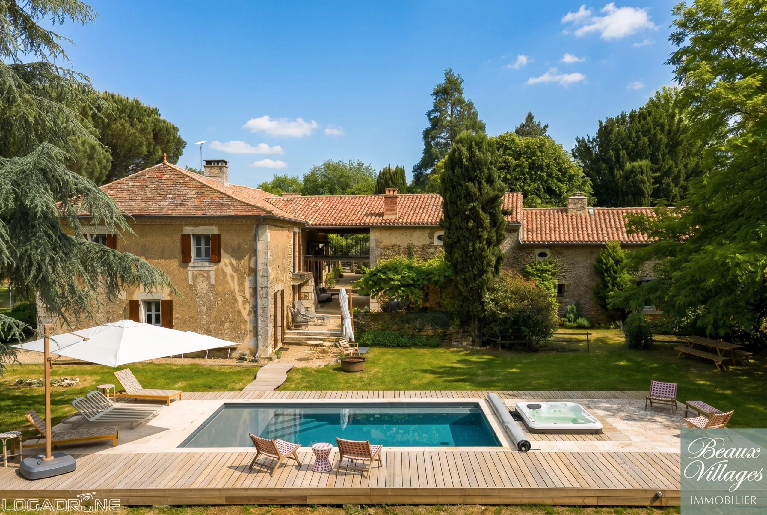 Lovely Stone Farmhouse with a Pool in a Countryside Setting, Aquitaine – France – BVI85264
