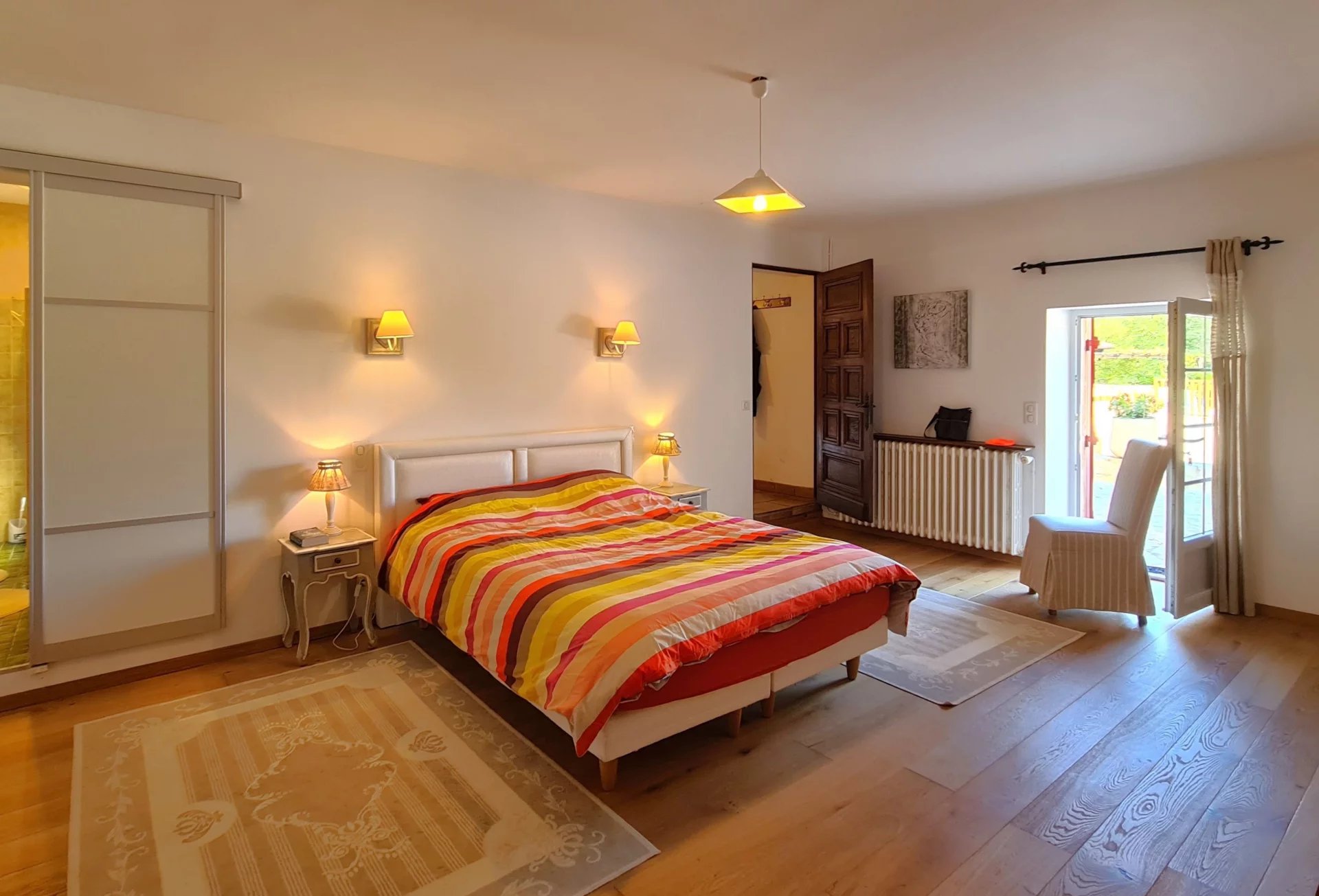 Beautifully Renovated 6-Bedroom Stone Manor House with 2 Guest Houses and pool in the Périgord, Aquitaine – France – BVI75562