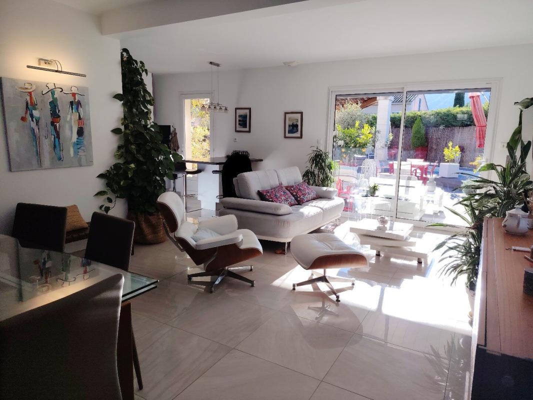3 bedroom maison recente in Maubec, Vaucluse, France