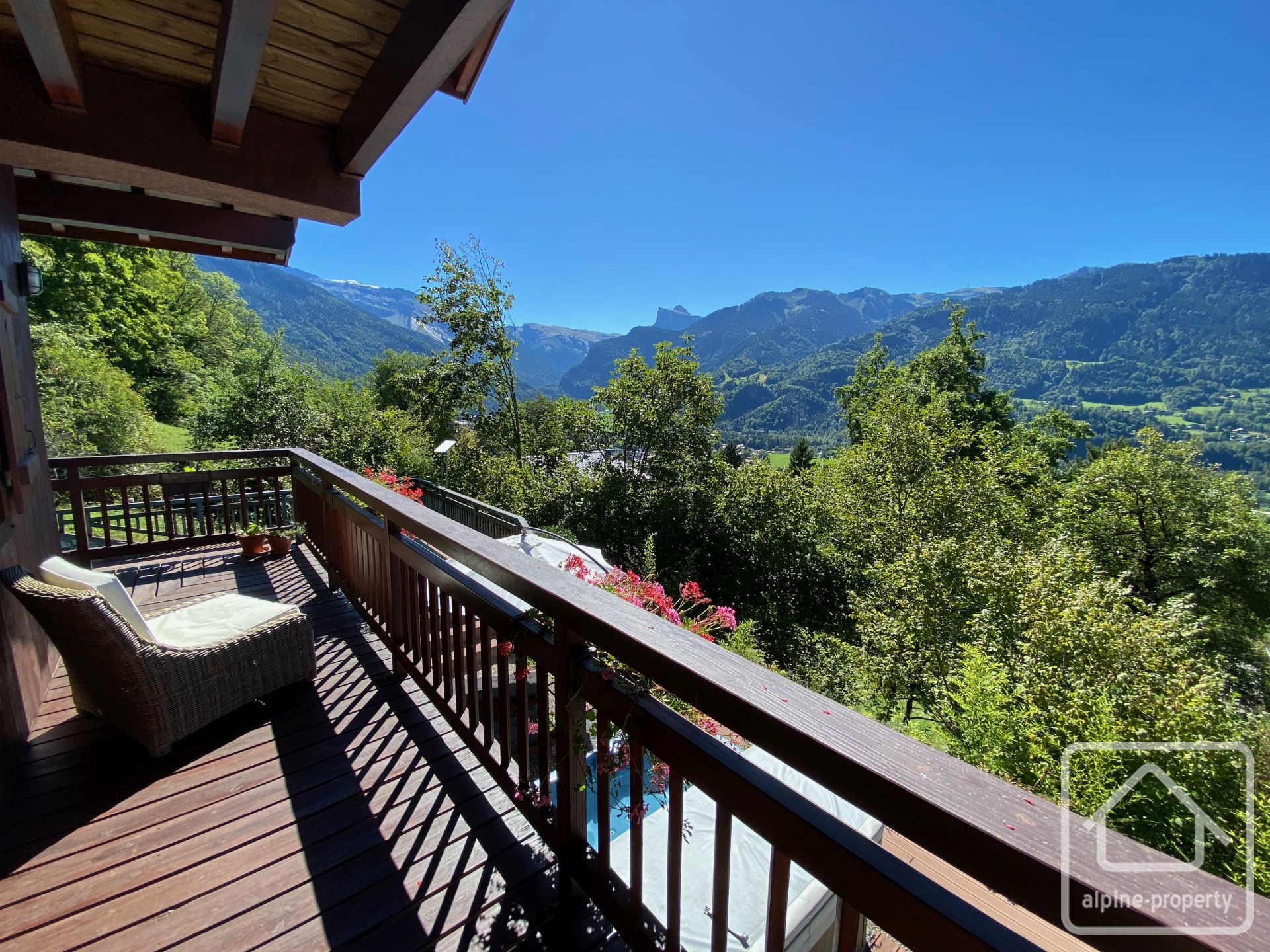 Exceptional 7 Bedroom 7 Bathroom Chalet On South Facing Hillside Of Samoens, Just 20 Minutes Walk To Samoens’ Historic Centre – COUDREY