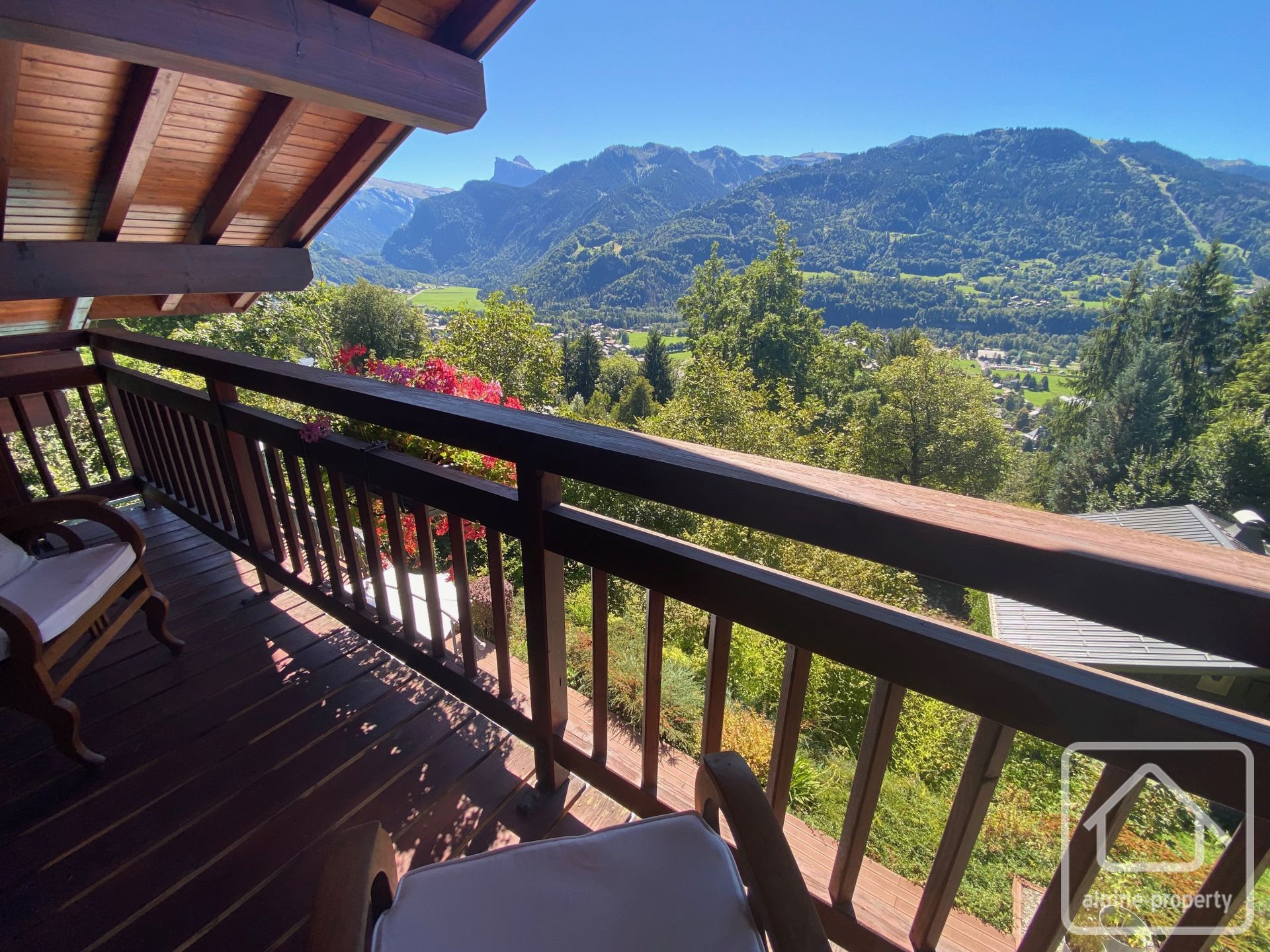 Exceptional 7 Bedroom 7 Bathroom Chalet On South Facing Hillside Of Samoens, Just 20 Minutes Walk To Samoens’ Historic Centre – COUDREY